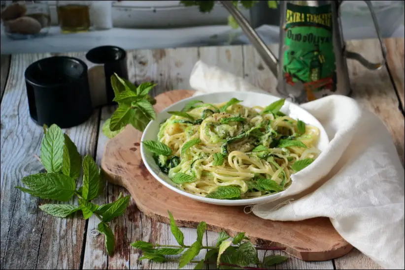 spagehtti courgettes fromage frais menthe