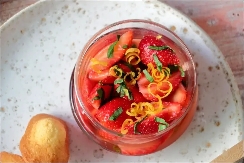 nage de fraises au basilic et limoncello