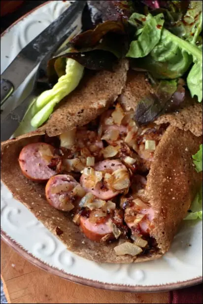 galette sarrasin saucisse fumée oignons confits