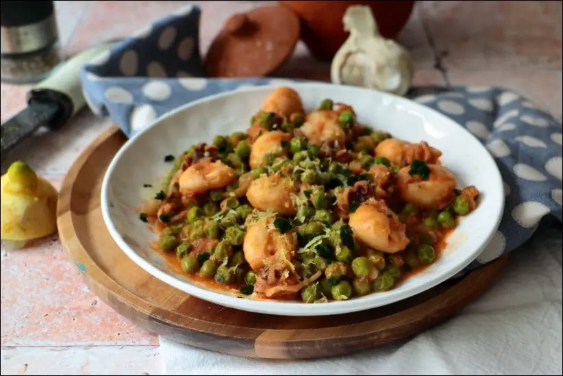 petits pois et calamars sauce tomate