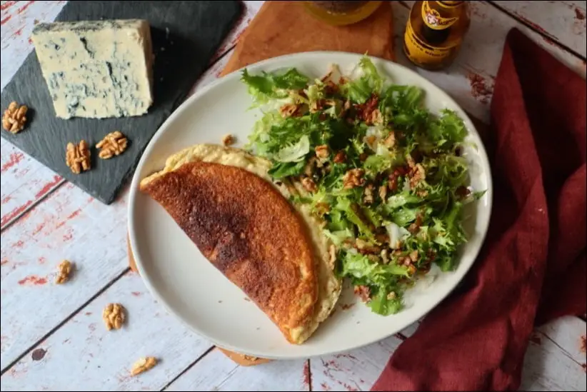 omelette soufflée roquefort et noix