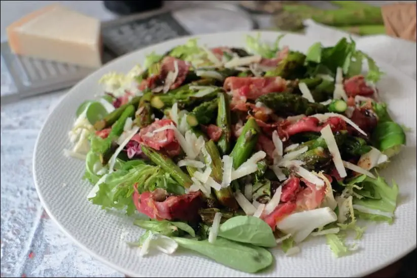 asperges vertes à la coppa et parmesan