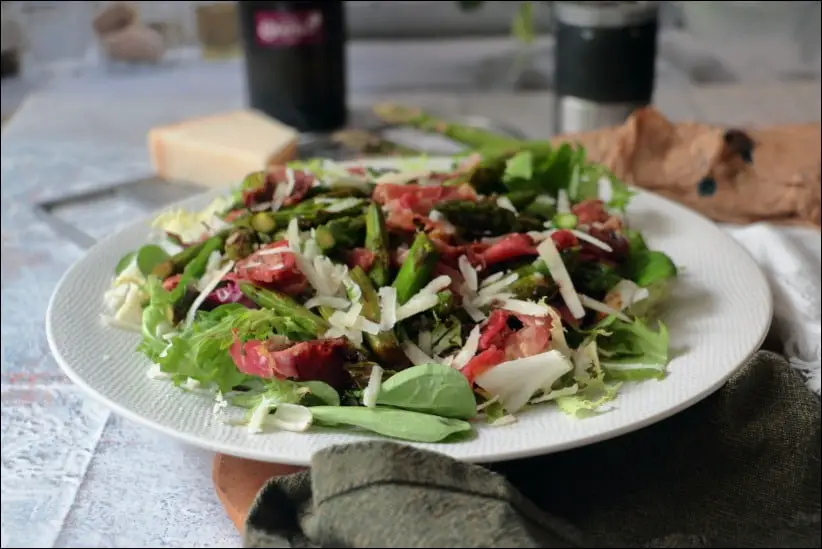 poêlée d'asperges vertes à la coppa