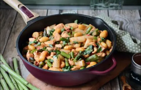 poêlée de poulet aux asperges et gnocchis grillés