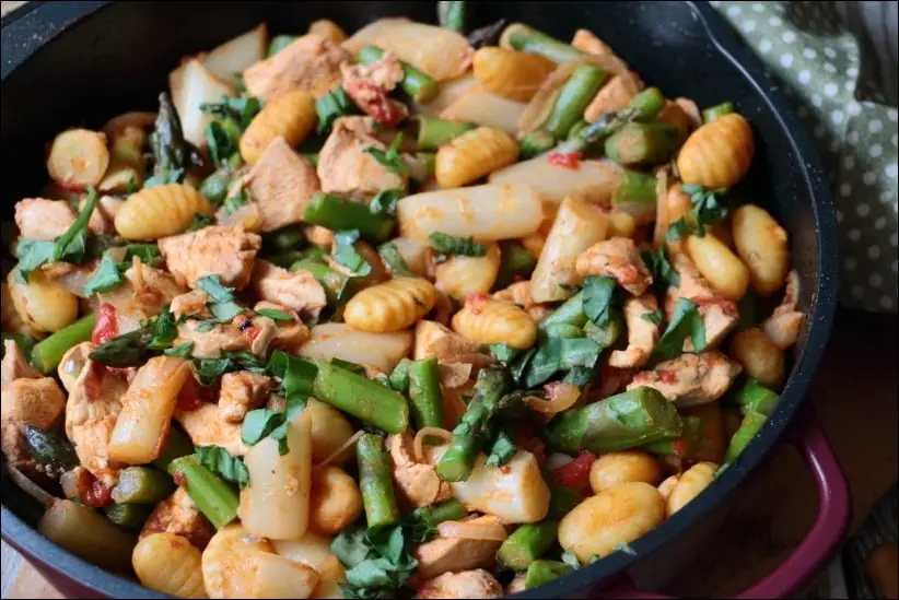 poeelée de gnocchis poulet asperges