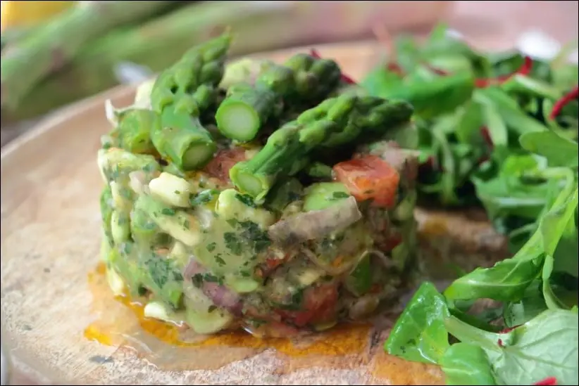 tartare asperges vertes tomates avocat