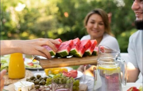 Alimentation-estivale-_-les-secrets-pour-rester-frais-pendant-la-canicule-768x512.jpg