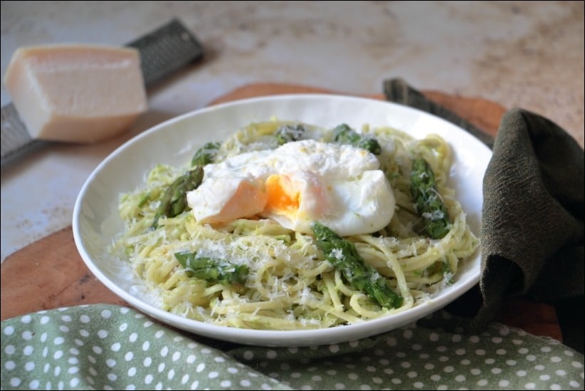 Linguine-creme-asperges-oeuf-poches (3) pates à la crème d'asperges vertes