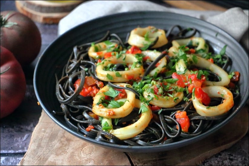 Linguine-encre-seiche-encornets-ail-mijote-tomate (13) Linguine-encre-seiche-encornets-ail-mijote-tomate (13)