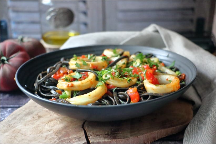 Linguine-encre-seiche-encornets-ail-mijote-tomate (4) Linguine-encre-seiche-encornets-ail-mijote-tomate (4)