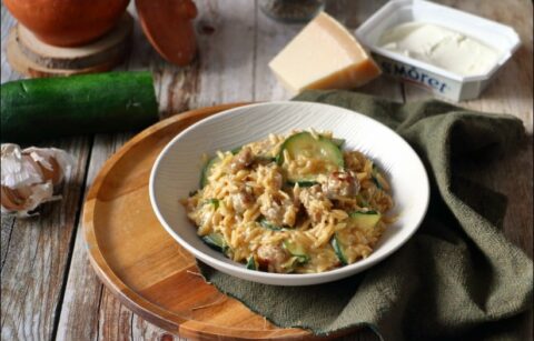 orzo crémeux aux courgettes et saucisses