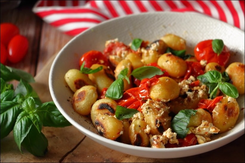 Poelee-gnocchi-feta-tomates-roties (4) gnocchi poele tomate cerises