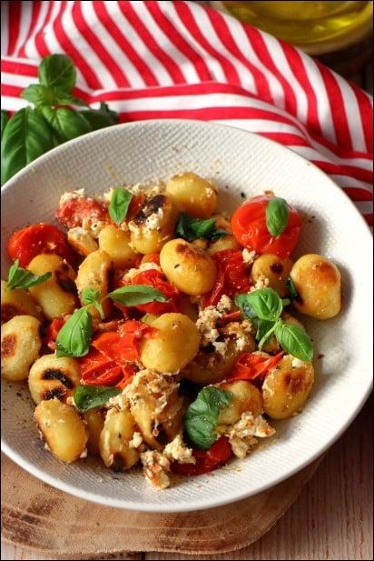 Poelee-gnocchi-feta-tomates-roties (9) gnocchi poele tomate rotie