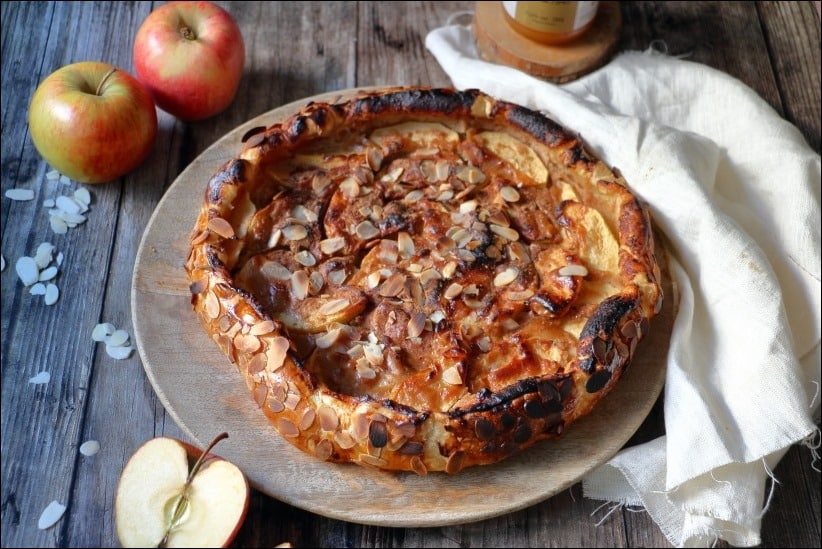 Tarte-rustique-pommes-amandes (15) tarte pommes purée d'amande compote