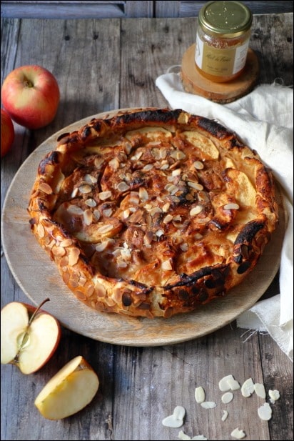 Tarte-rustique-pommes-amandes (9) tarte au pomme avec pate feuilletée