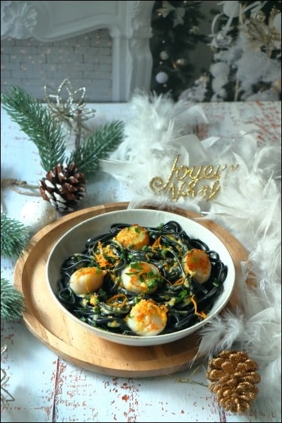 Linguine-encre-seiche_noix-saint-jacques-sauce-orange (1) pâtes aux saint-jacques surgelées