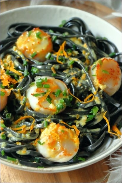 Linguine-encre-seiche_noix-saint-jacques-sauce-orange (11) saint jacques pates encre de seiche sauce orange