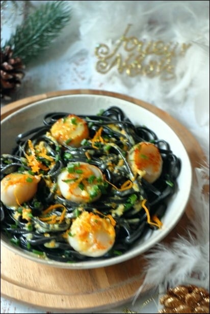 Linguine-encre-seiche_noix-saint-jacques-sauce-orange (12) pates noires aux saint jacques