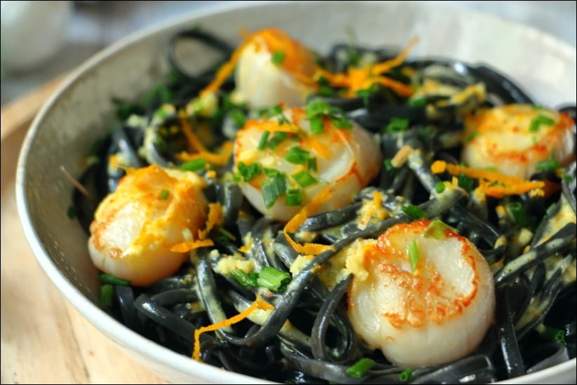 Linguine-encre-seiche_noix-saint-jacques-sauce-orange (16) Linguine-encre-seiche_noix-saint-jacques-sauce-orange (16)