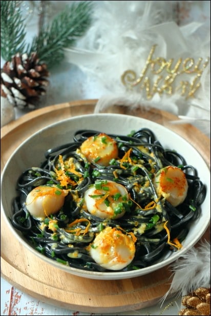 Linguine-encre-seiche_noix-saint-jacques-sauce-orange (2) noix de saint jacques et pâtes