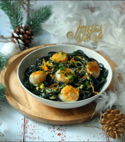 linguine à l'encre de seiche et noix de Saint-Jacques sauce à l'orange