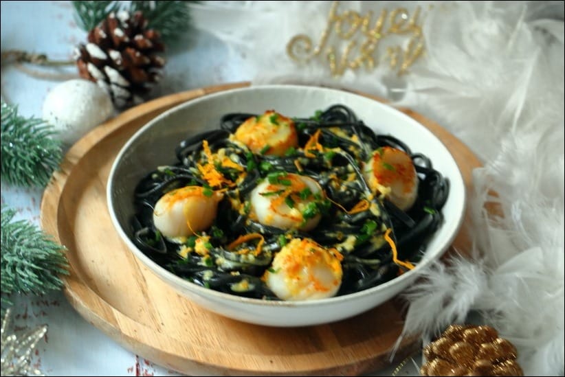Linguine-encre-seiche_noix-saint-jacques-sauce-orange (4) pates saint jacques creme fraiche