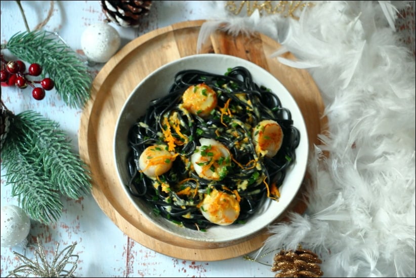 Linguine-encre-seiche_noix-saint-jacques-sauce-orange (7) Linguine-encre-seiche_noix-saint-jacques-sauce-orange (7)