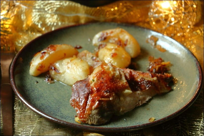 Pintade_farcie_pain_epices_poires_navets_poeles (14) pintade farcie au four moelleuse